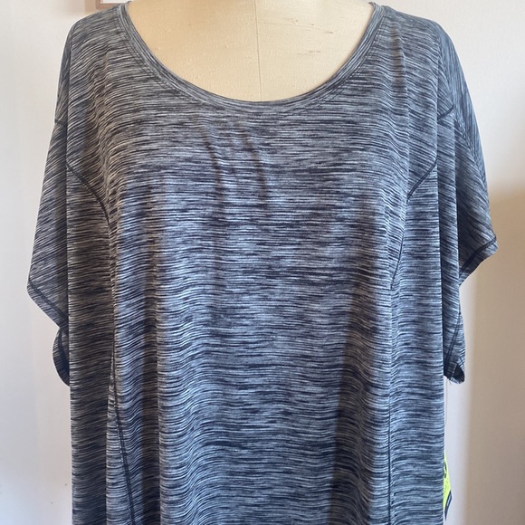 NEW Xersion 4X quick dri top - Picture 3 of 9